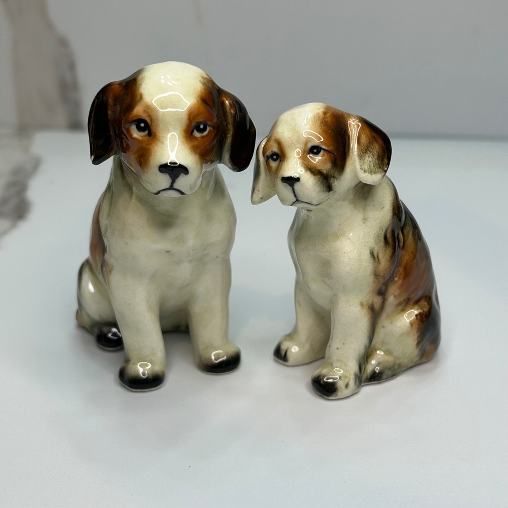 Vintage Japan Ceramic Dog Salt and Pepper Shakers Beagle Hound Figurines Set